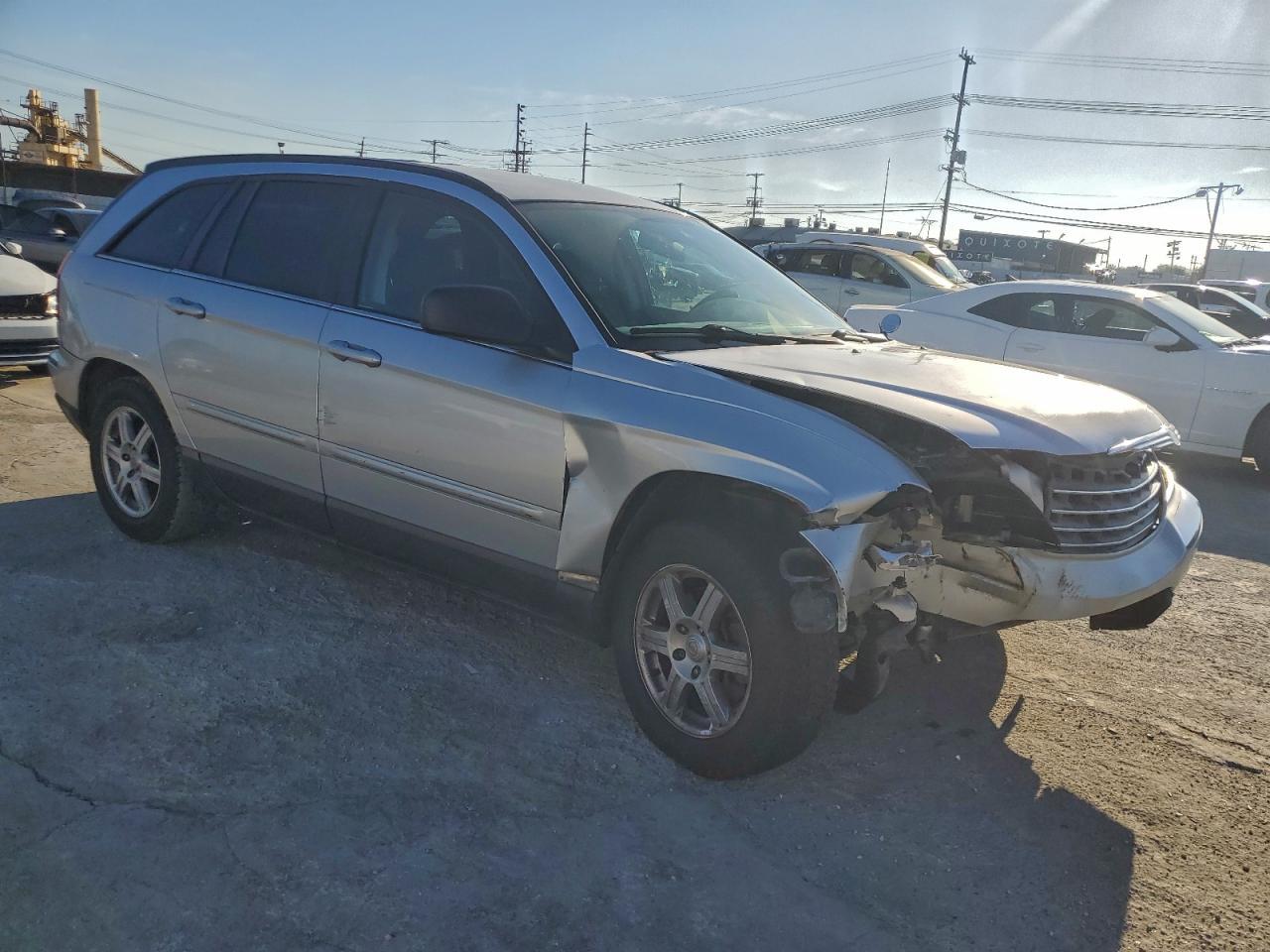 2006 Chrysler Pacifica Touring - Image 4