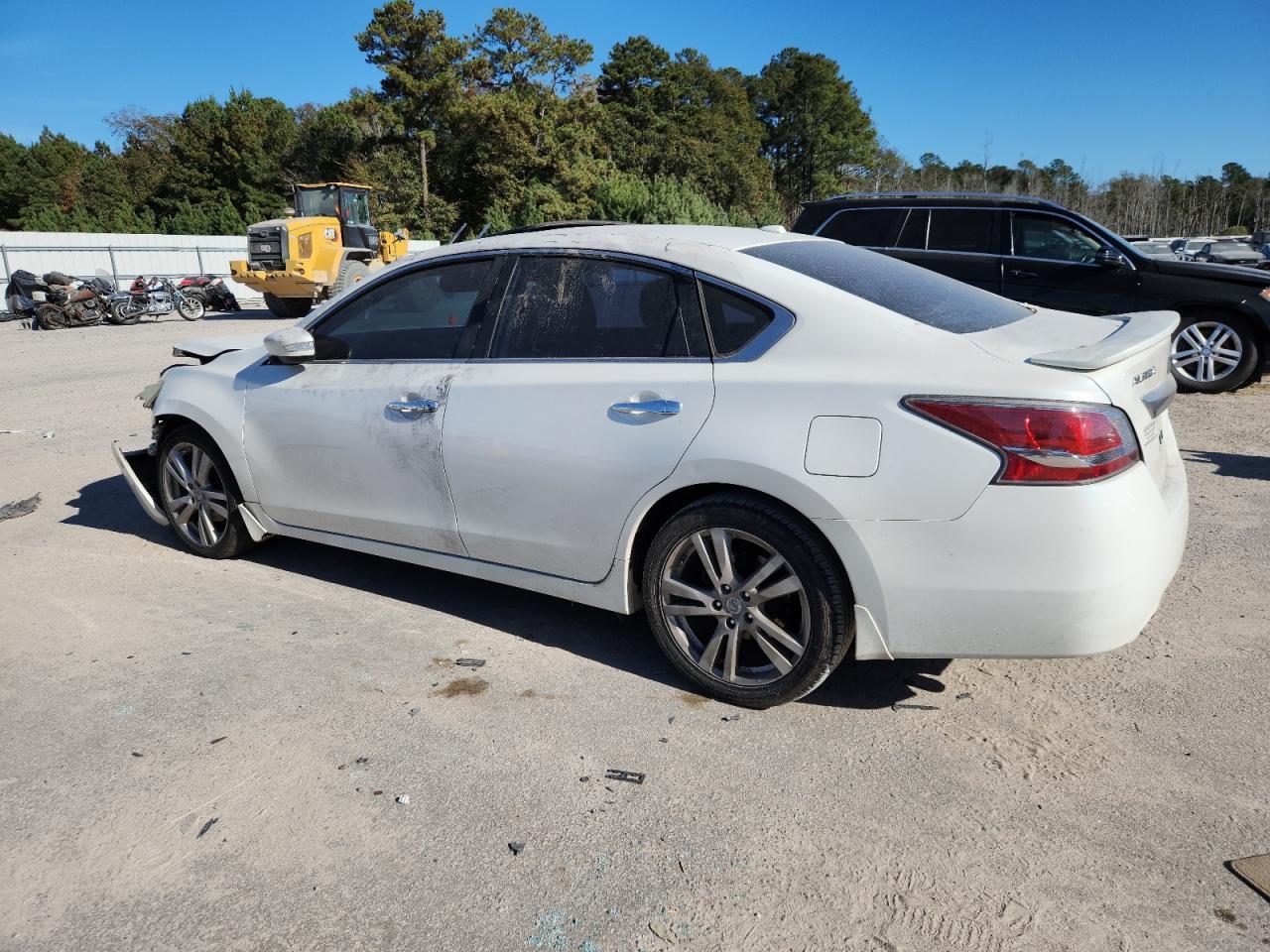 2014 Nissan Altima 3.5S - Image 2