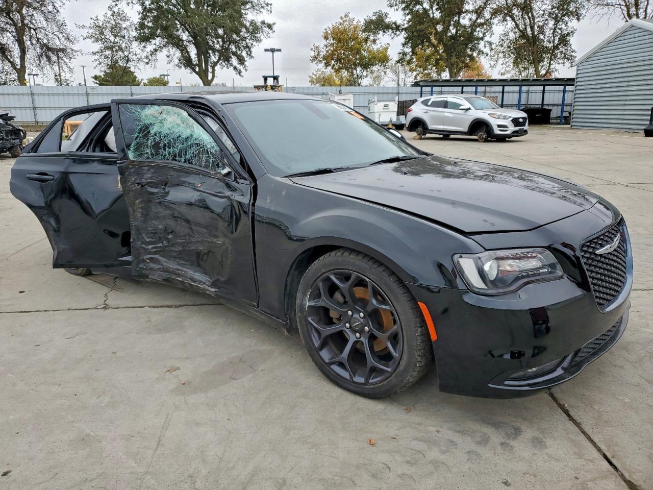 2019 Chrysler 300 S - Фото 4