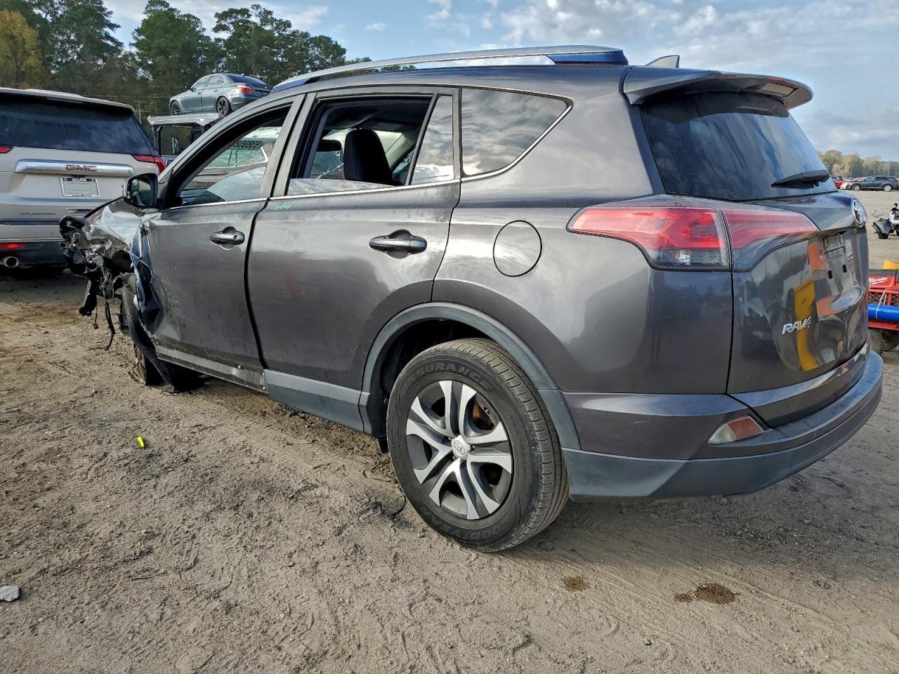 2017 Toyota Rav4 Le - Фото 2