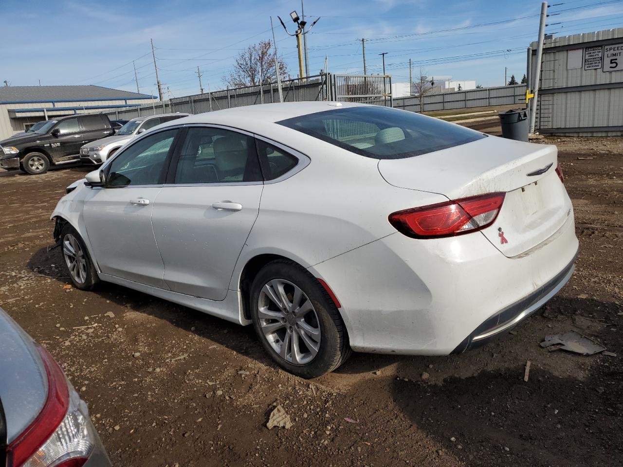 2015 Chrysler 200 Limited - Фото 2