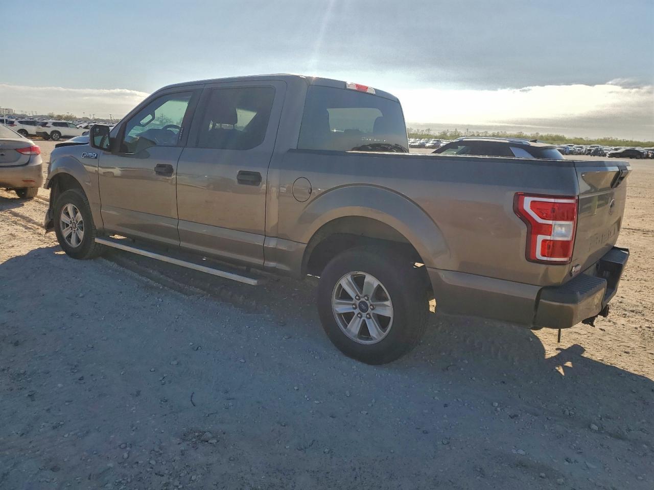 2018 Ford F150 Supercrew - Фото 2