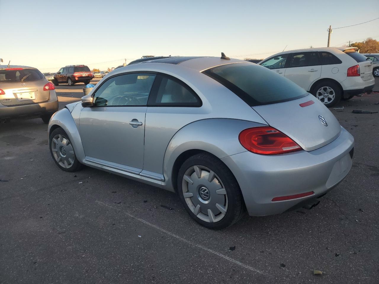 2013 Volkswagen Beetle - Фото 2