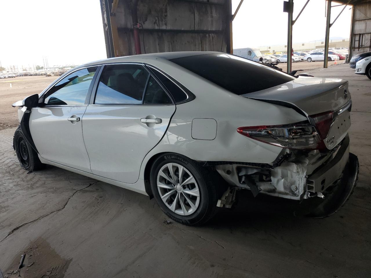 2016 Toyota Camry Le - Фото 2