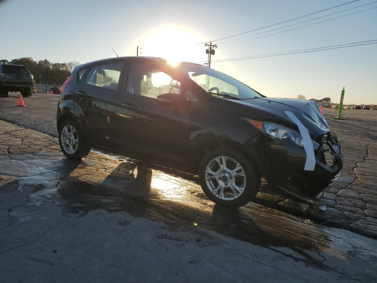 2016 Ford Fiesta Se - Фото 4