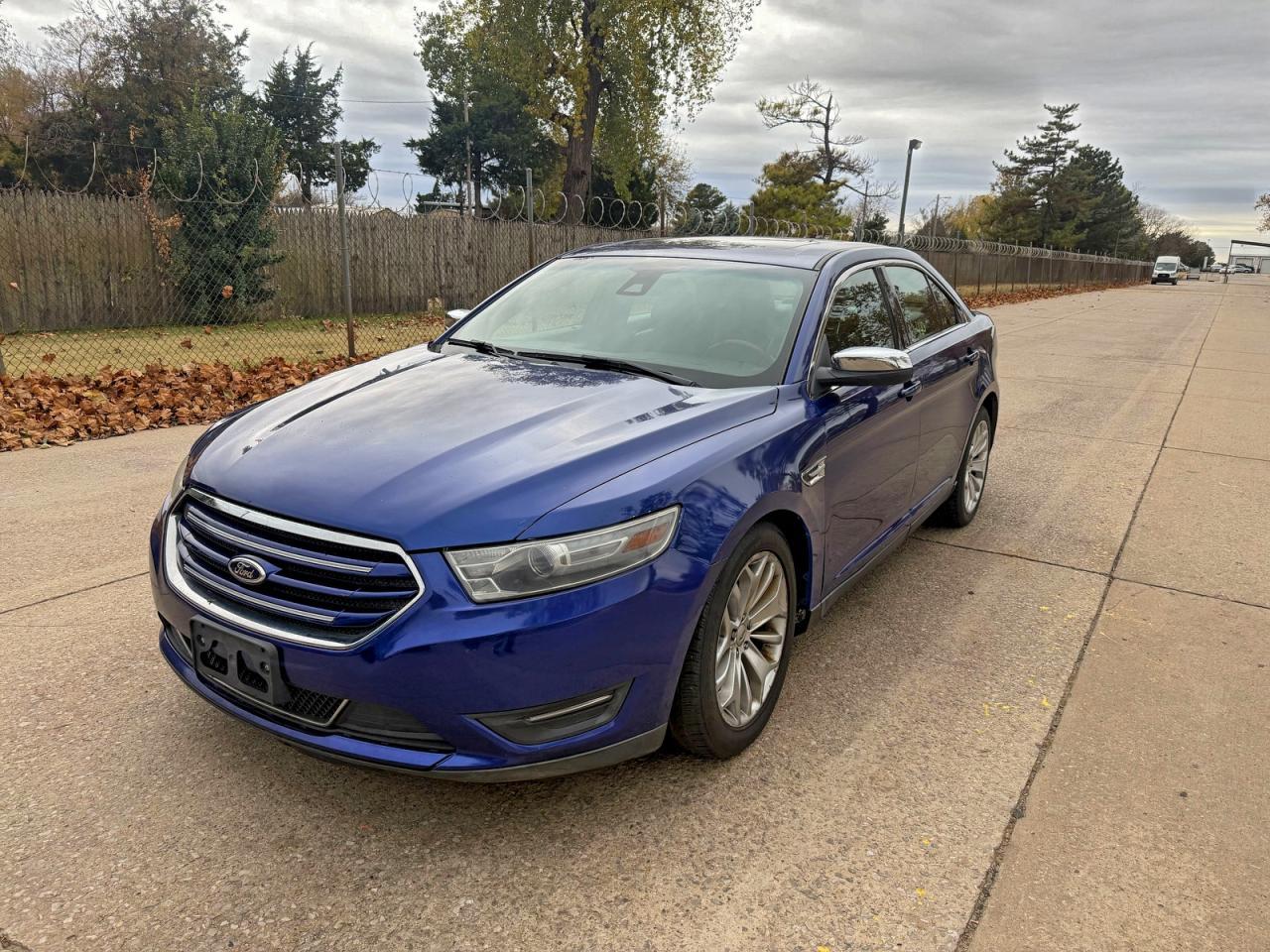 2014 Ford Taurus Limited - Image 2