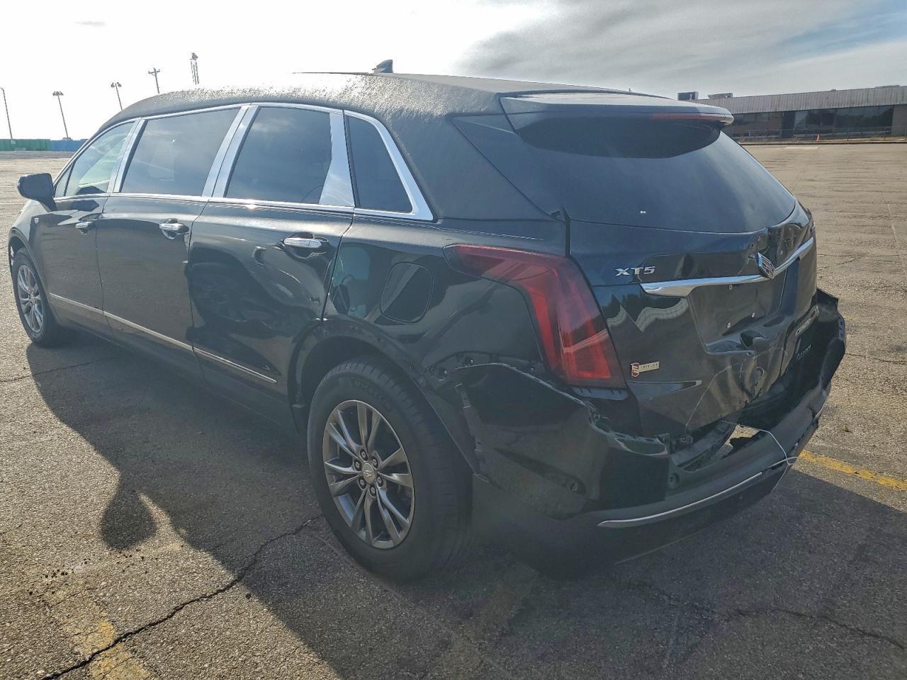 2024 Cadillac Xt5 Luxury - Image 2