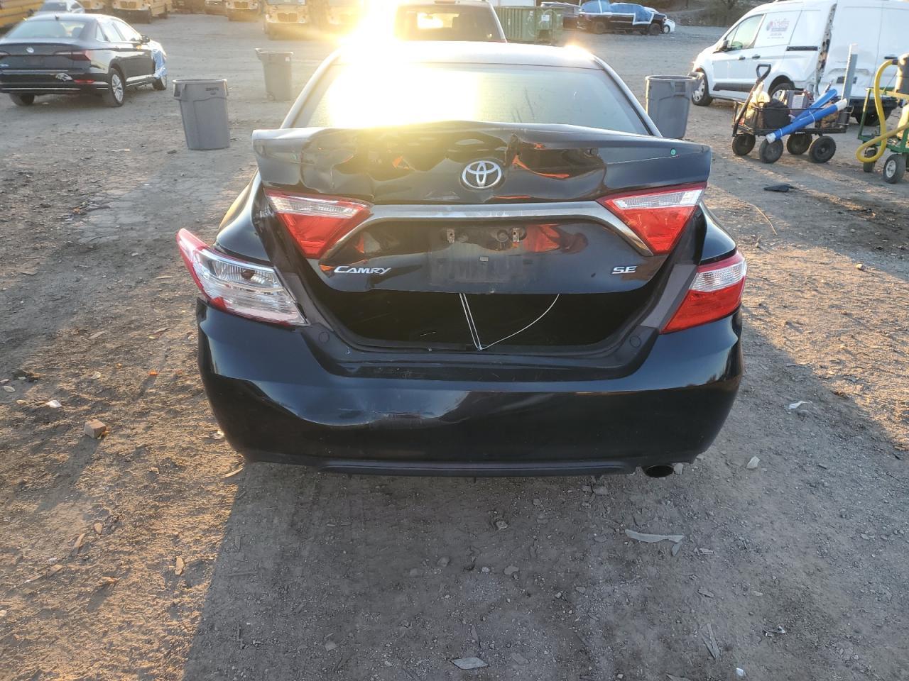 2017 Toyota Camry Le - Фото 6