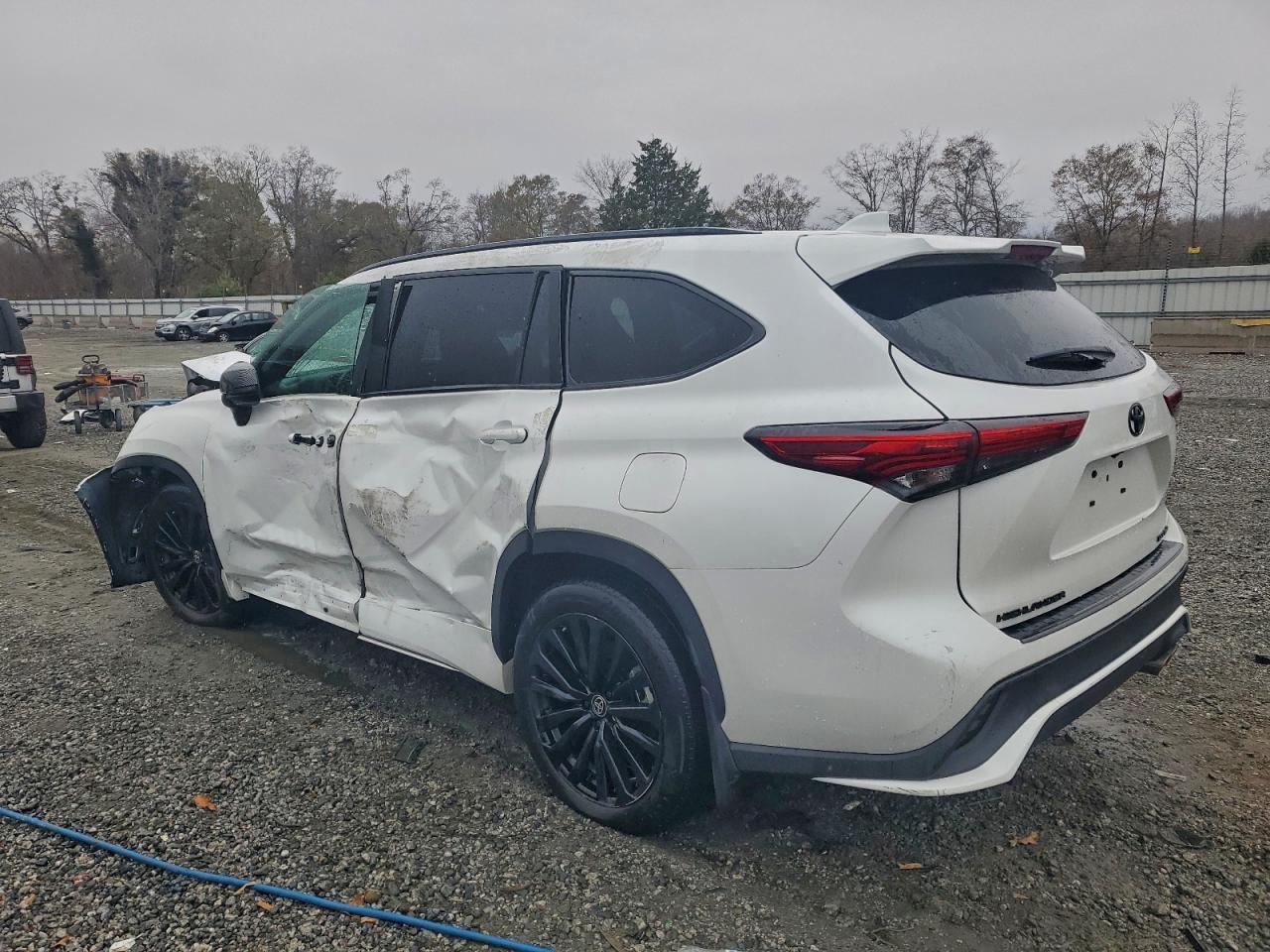 2023 Toyota Highlander L - Фото 2