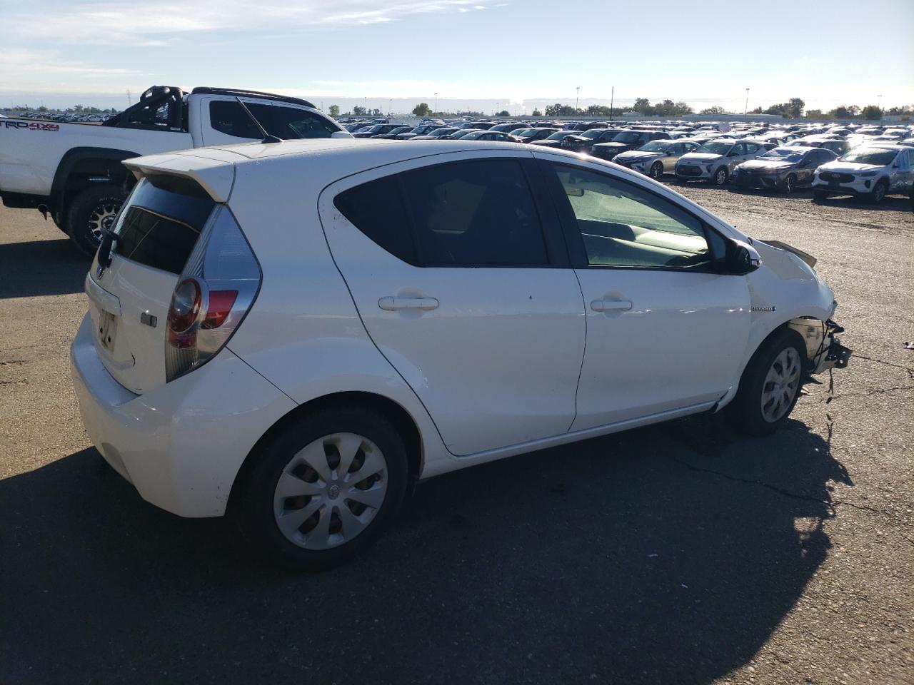 2012 Toyota Prius C One - Фото 3