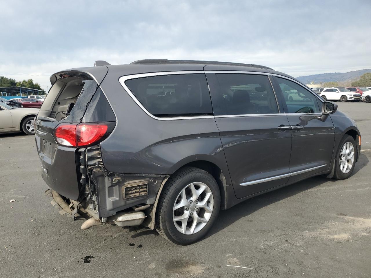 2017 Chrysler Pacifica Touring L - Фото 3