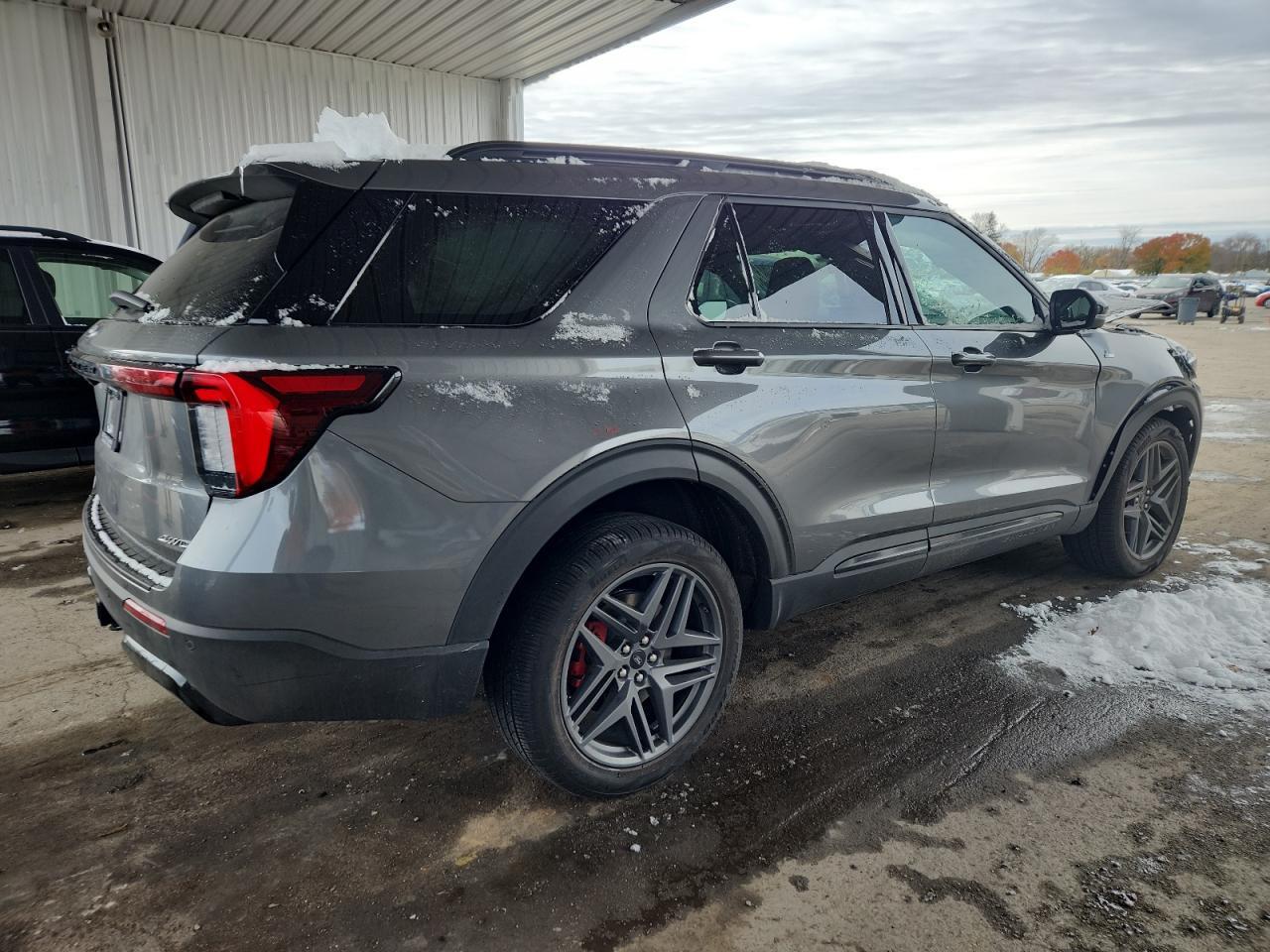 2025 Ford Explorer St-Line - Image 3