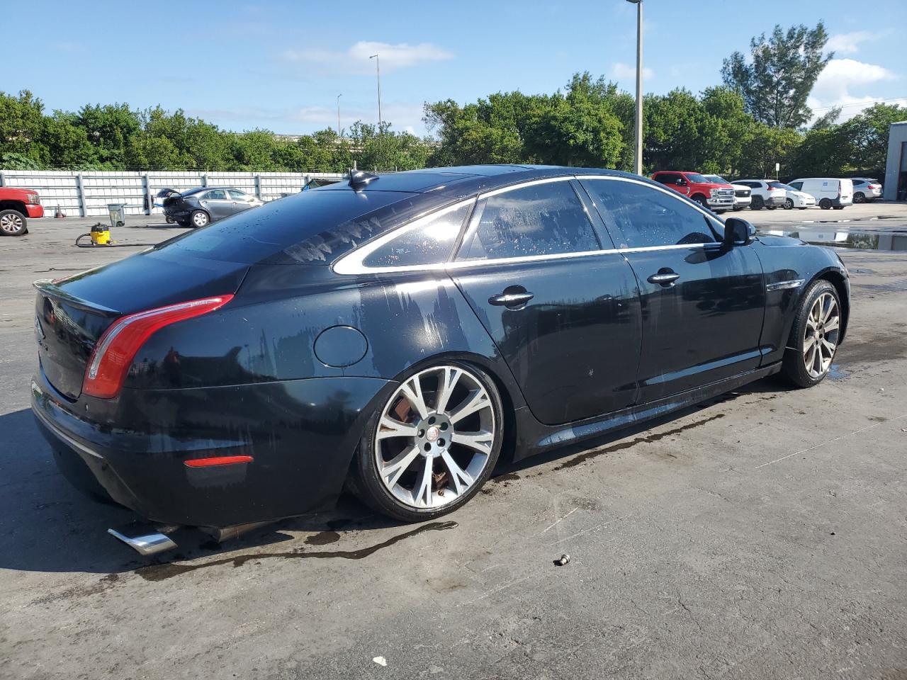 2015 Jaguar Xj - Image 3