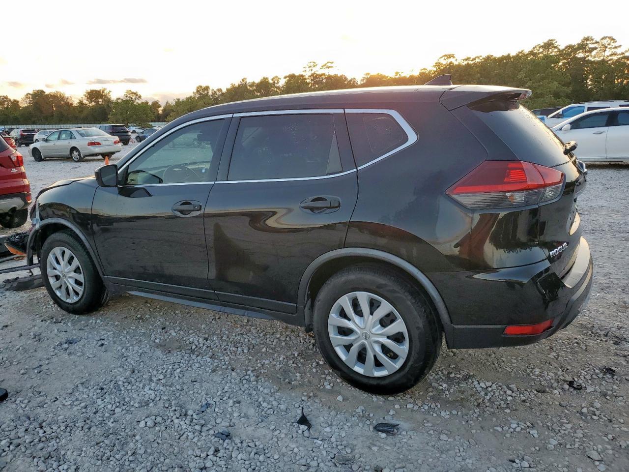 2020 Nissan Rogue S - Фото 2