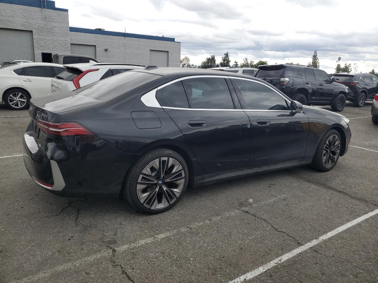 2024 BMW 530 Xi - Фото 3