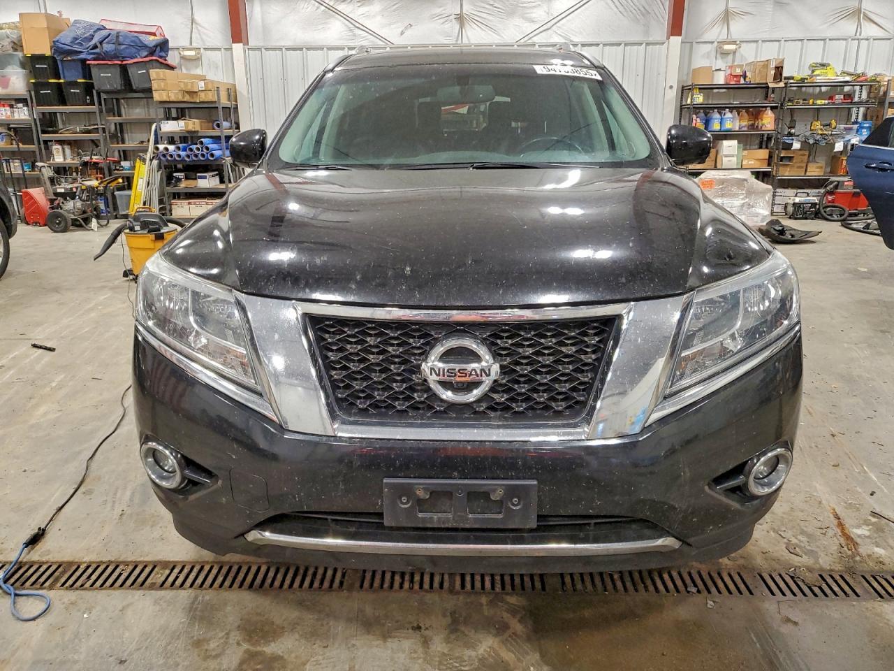 2014 Nissan Pathfinder S - Image 5