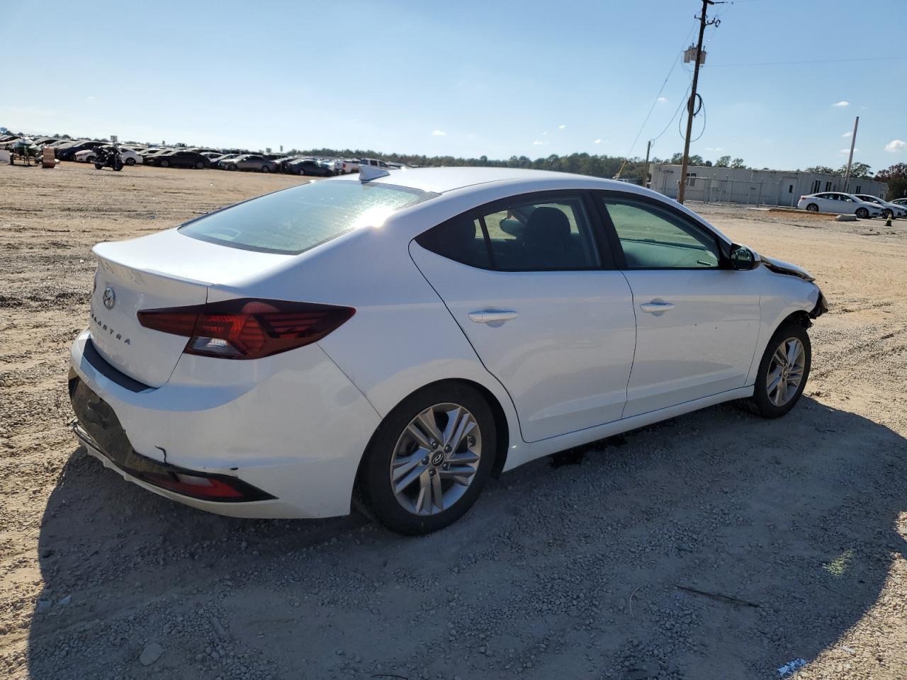 2019 Hyundai Elantra - Image 3