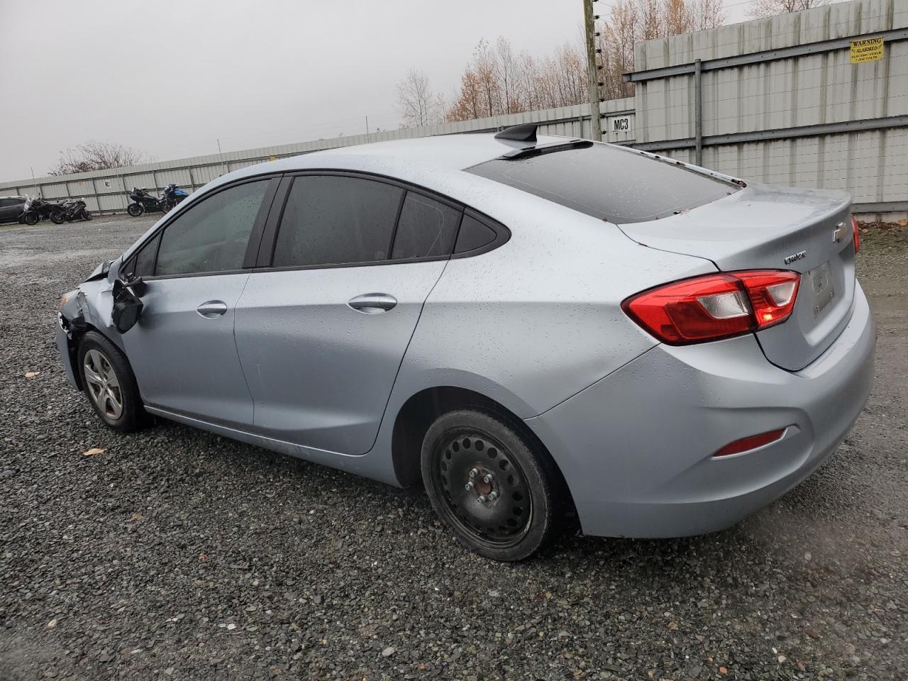 2017 Chevrolet Cruze Ls - Фото 2