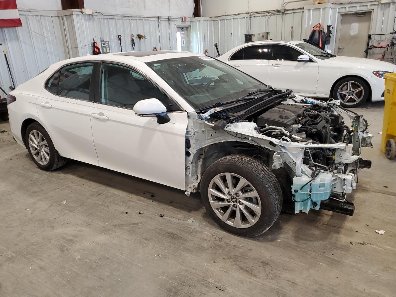 2023 Toyota Camry Le - Фото 4