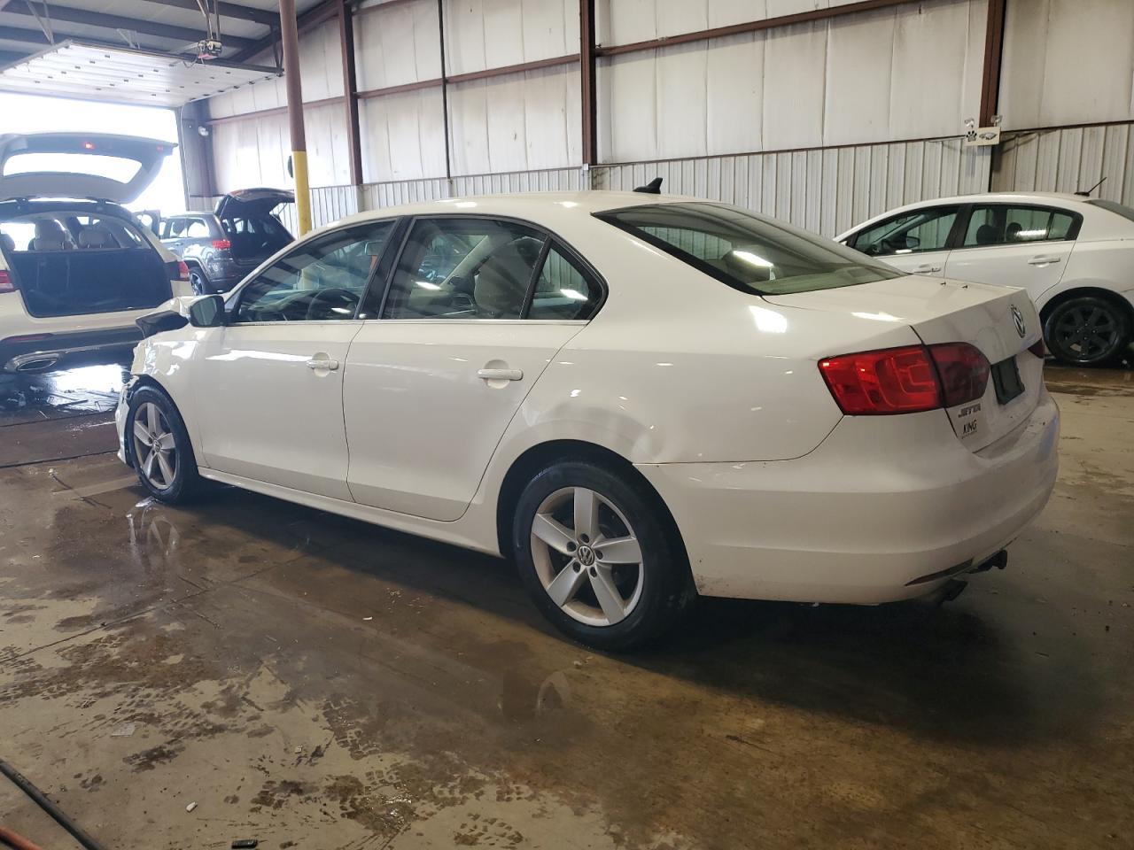 2012 Volkswagen Jetta Tdi - Image 2