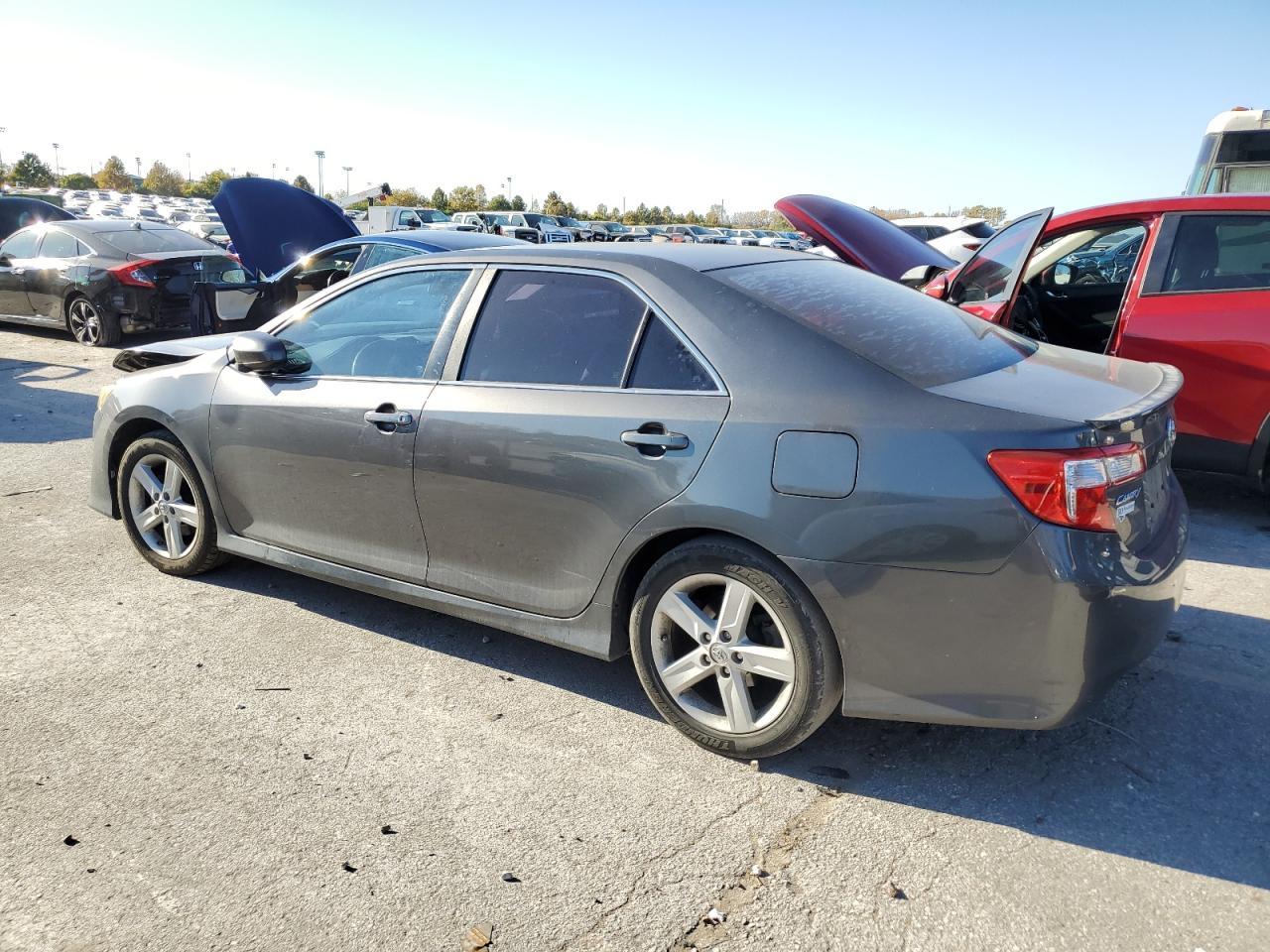 2013 Toyota Camry L - Фото 2