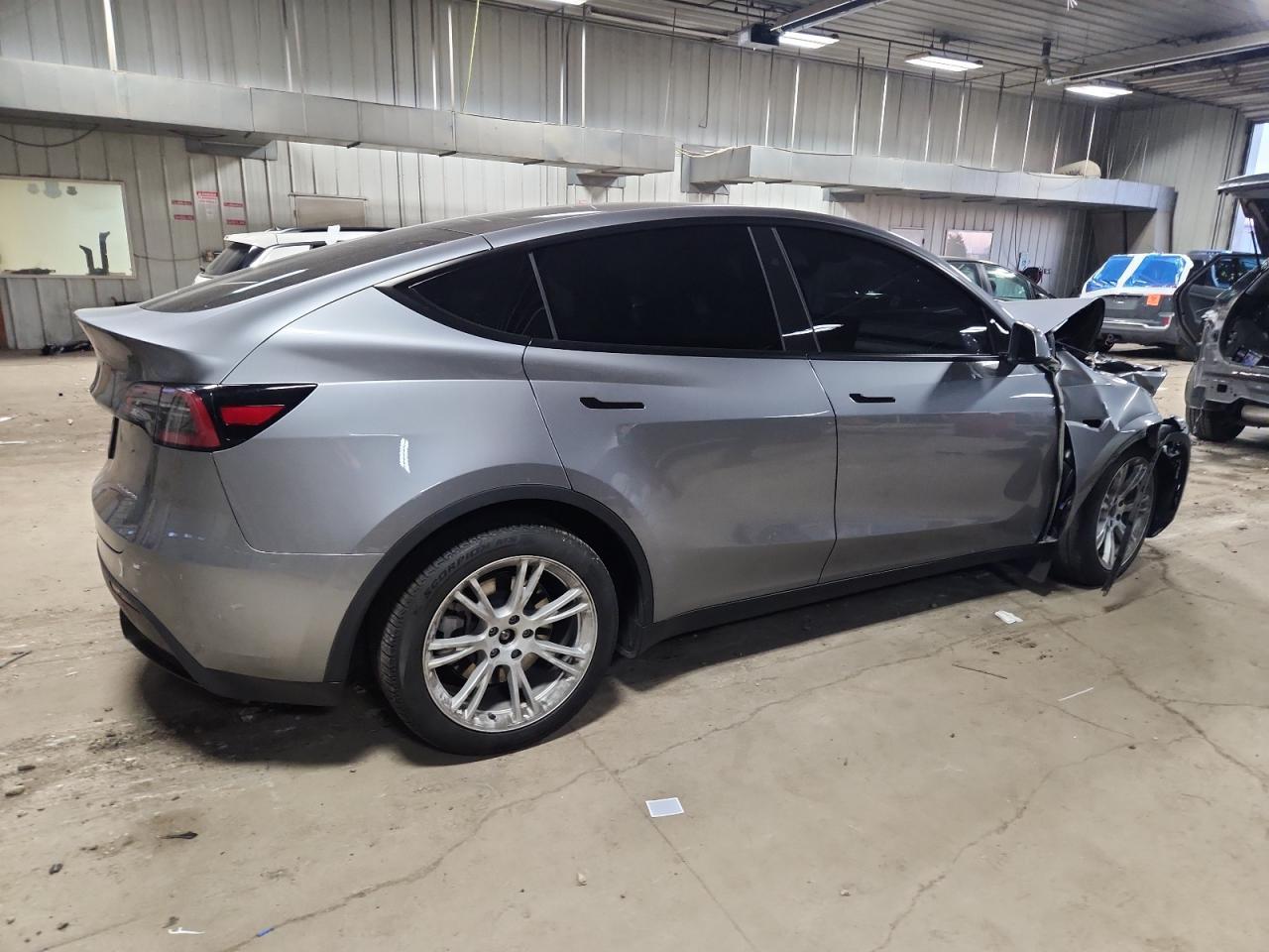 2024 Tesla Model Y - Фото 3