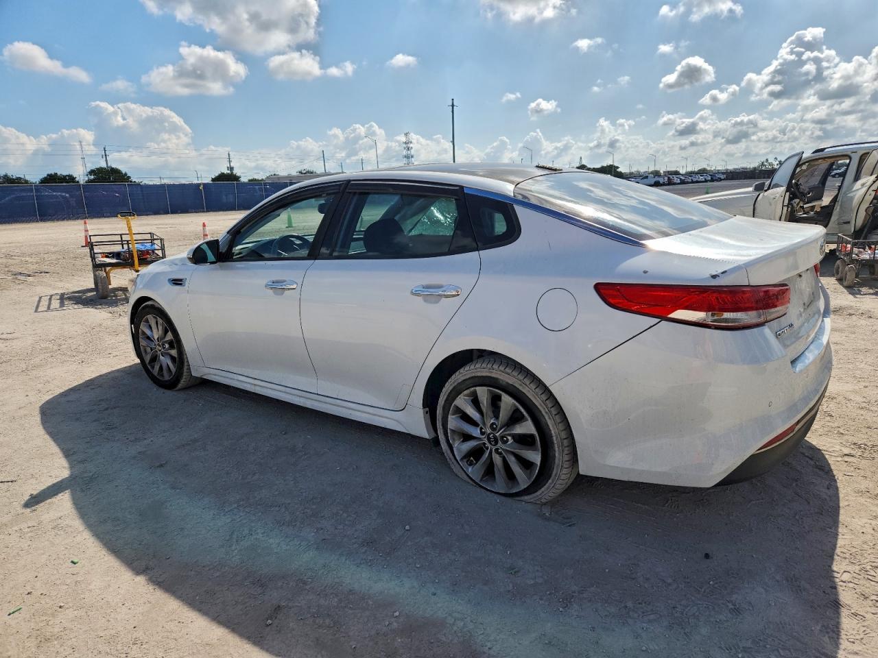 2016 Kia Optima Ex - Image 2