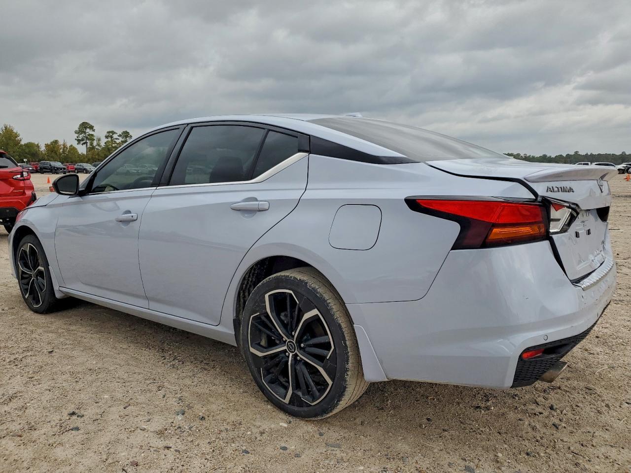 2023 Nissan Altima Sr - Фото 2