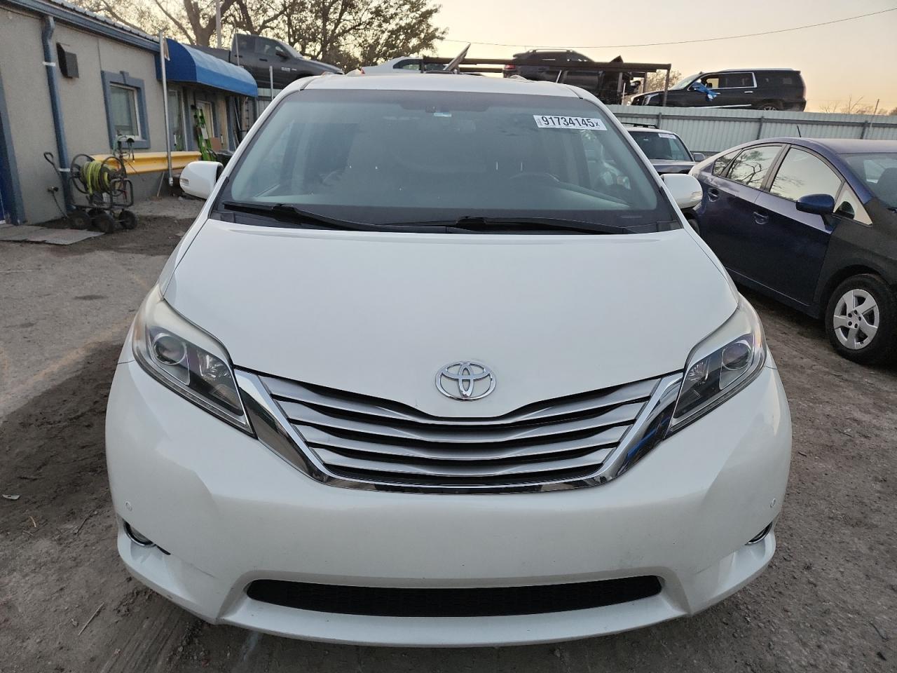 2017 Toyota Sienna Xle - Фото 5