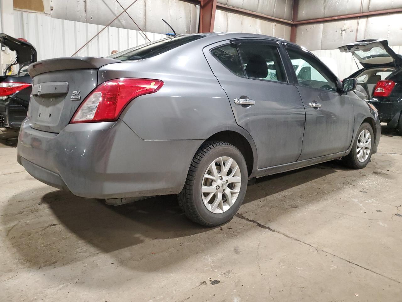 2018 Nissan Versa S - Фото 3