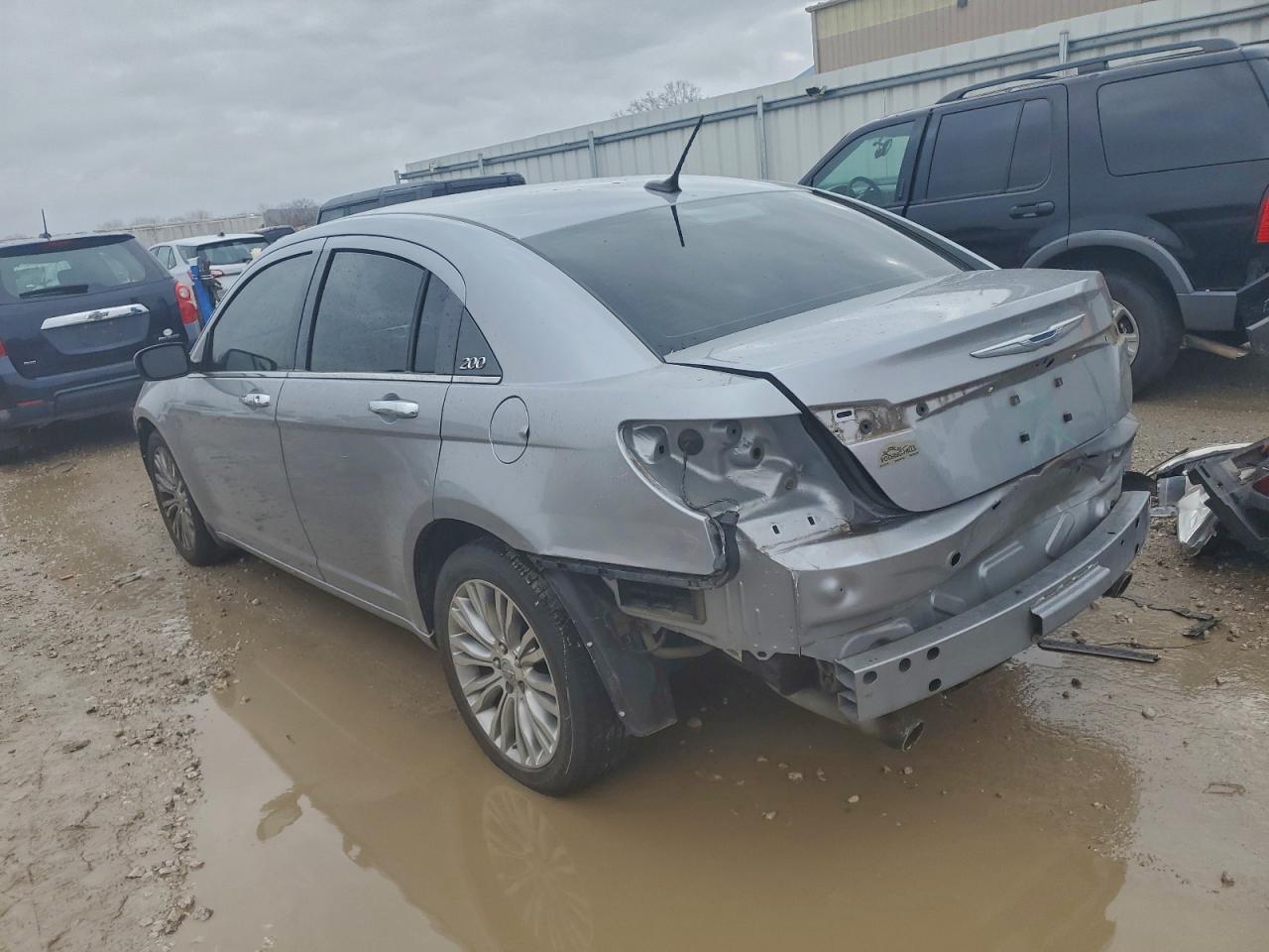 2013 Chrysler 200 Limited - Image 2