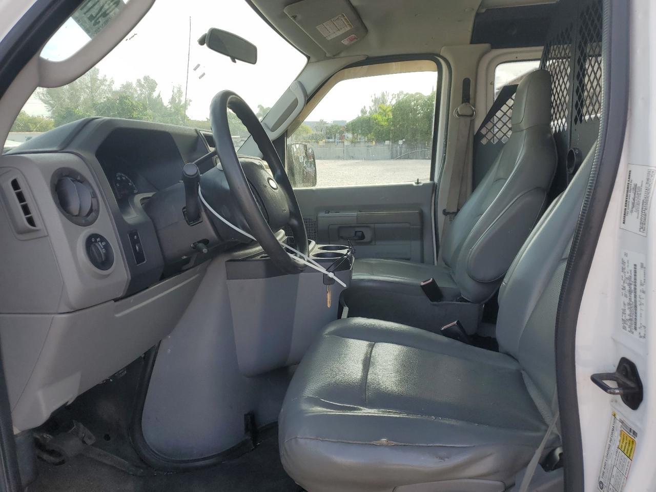 2011 Ford Econoline E250 Van - Фото 7