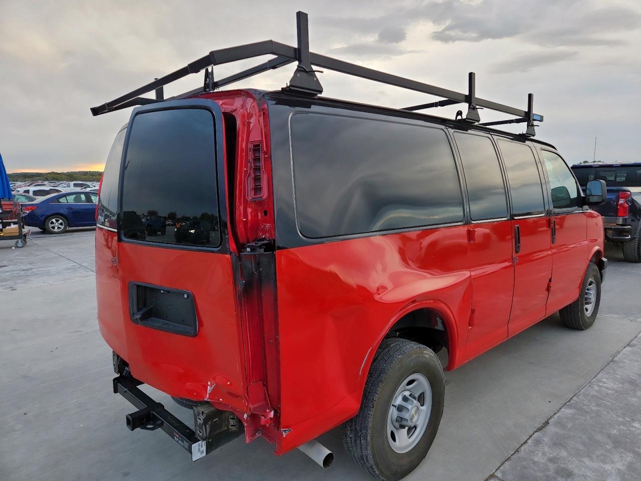 2024 Chevrolet Express G2500 - Фото 3