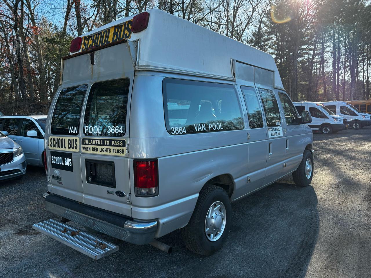 2014 Ford Econoline E250 Van - Фото 4