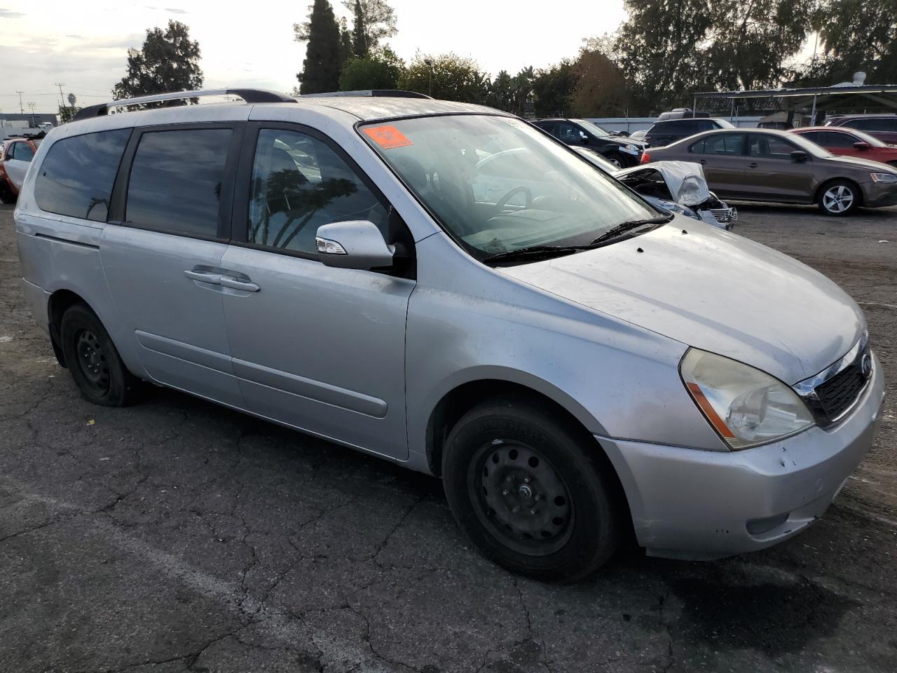 2012 Kia Sedona Lx - Фото 4
