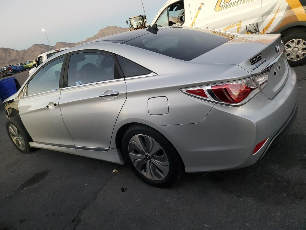 2015 Hyundai Sonata Hybrid - Image 2