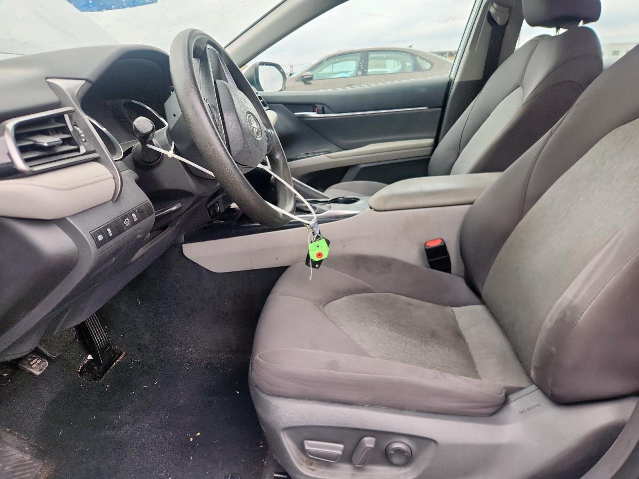 2020 Toyota Camry Le - Фото 7