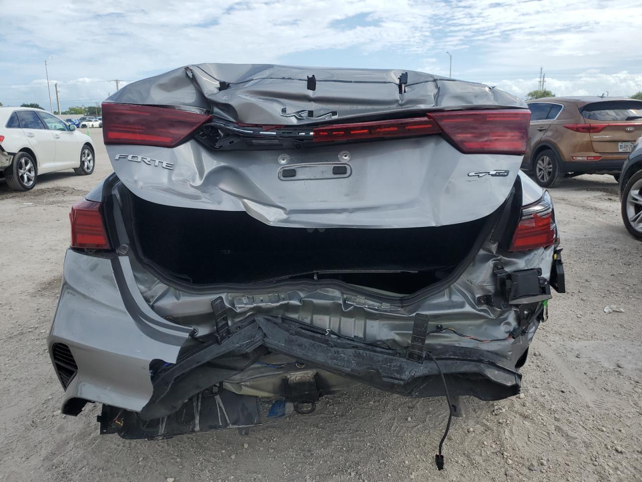 2024 Kia Forte Gt Line - Фото 6