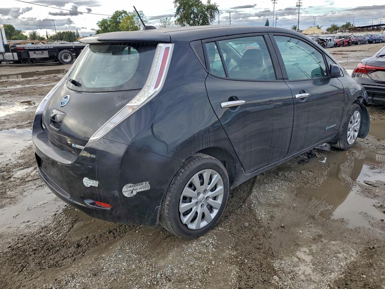 2016 Nissan Leaf S - Фото 3