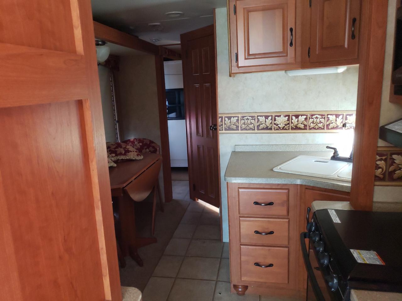 2007 Ford F550 Super Duty Stripped Chassis - Image 6