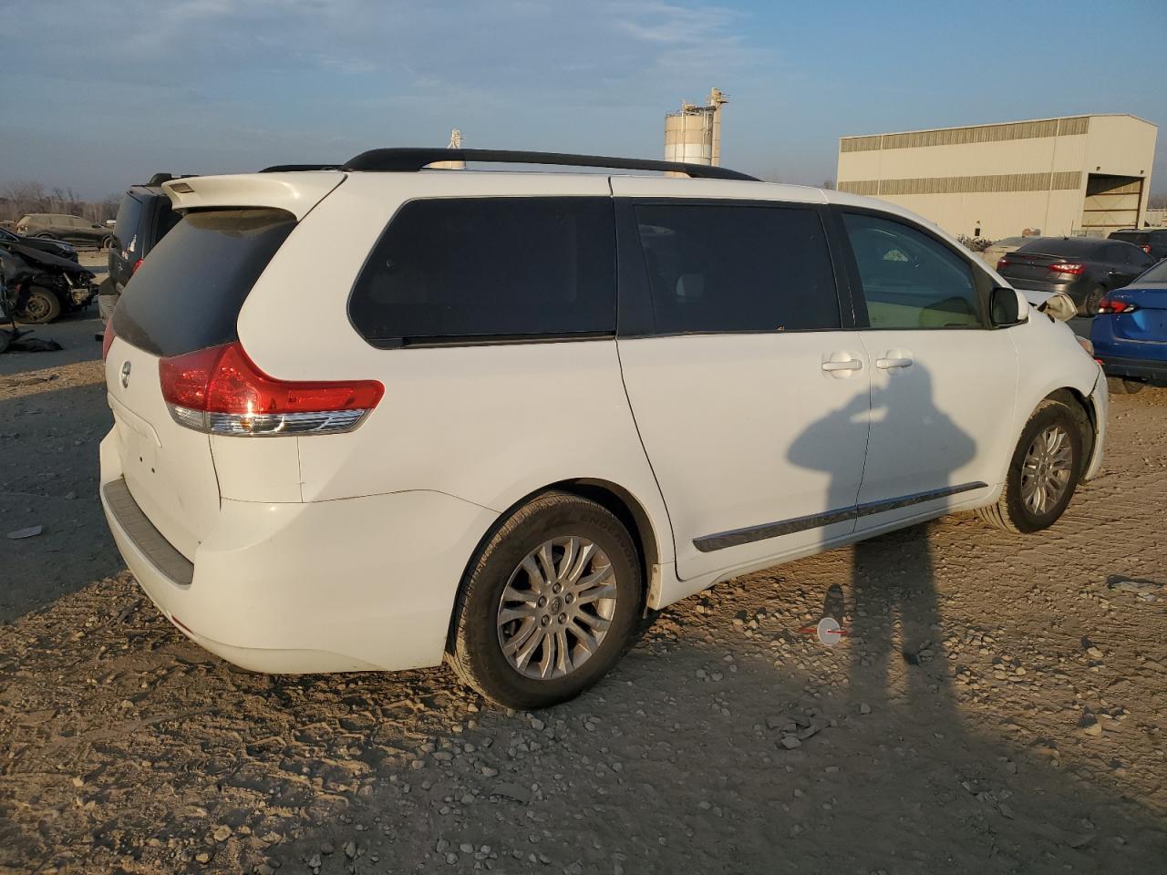 2011 Toyota Sienna - Фото 3