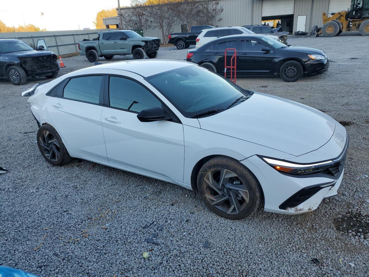 2025 Hyundai Elantra Sel Sport - Фото 4