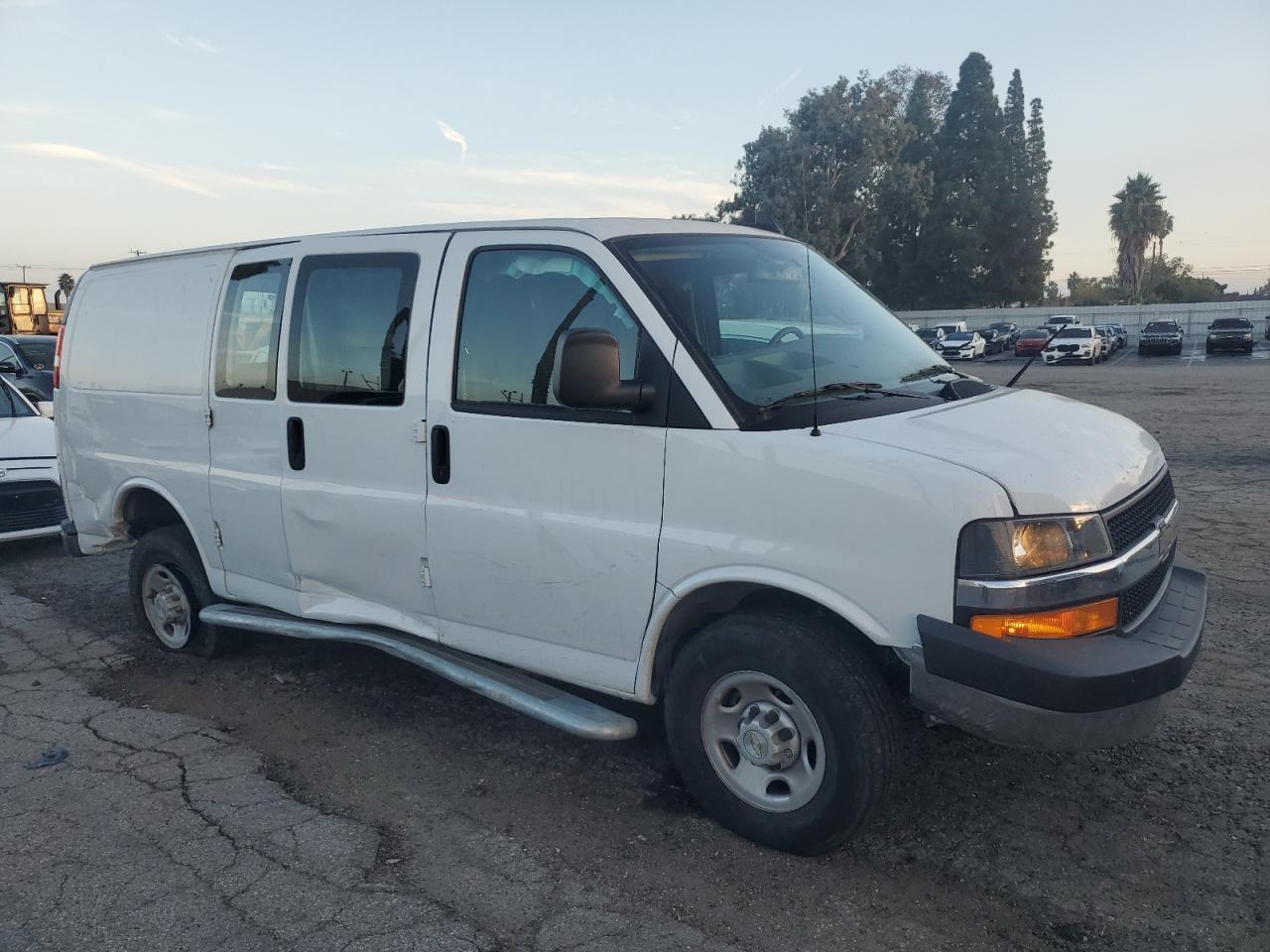 2024 Chevrolet Express G2500 - Фото 4