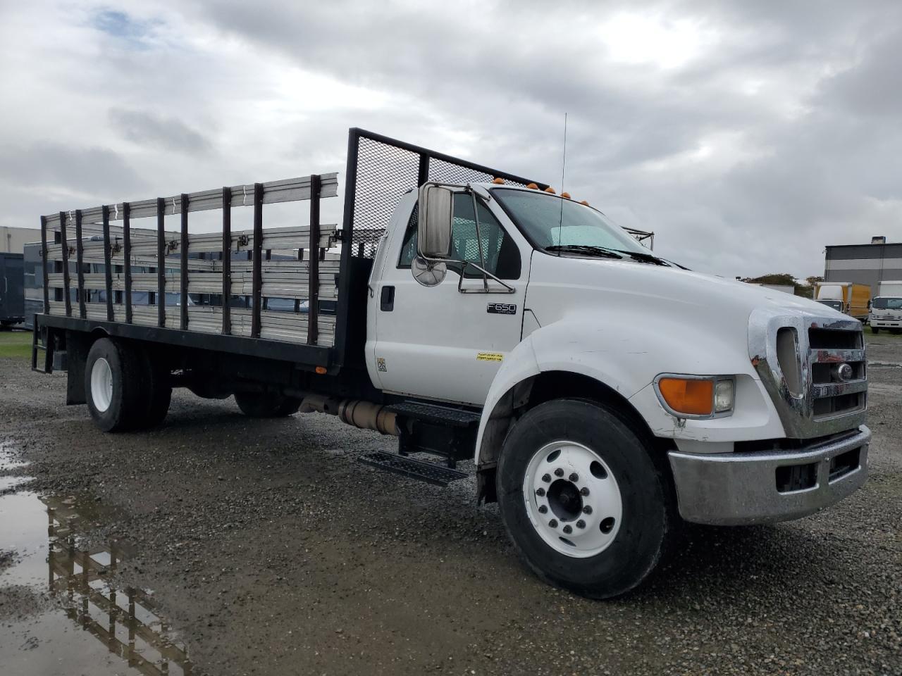 2010 Ford F650 Super Duty Flatbed Truck - Фото 4