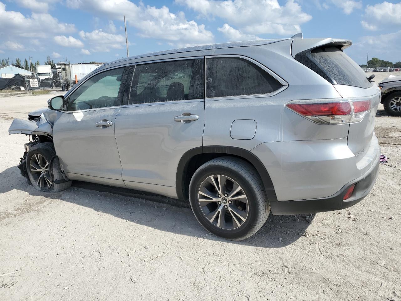 2016 Toyota Highlander Xle - Image 2