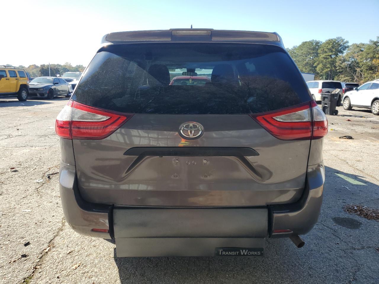 2019 Toyota Sienna - Фото 6