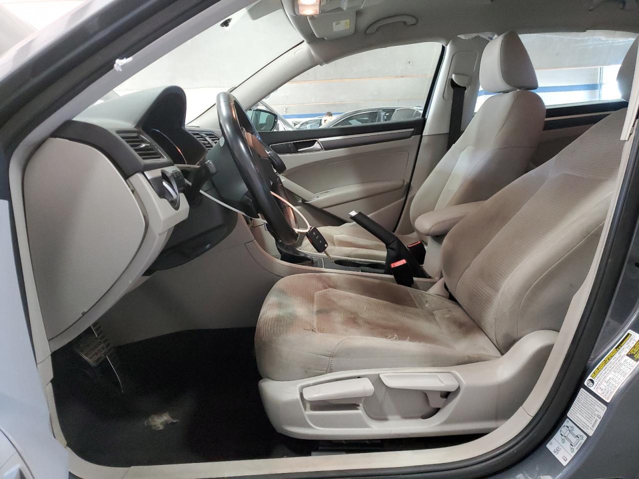 2016 Volkswagen Passat S - Фото 7