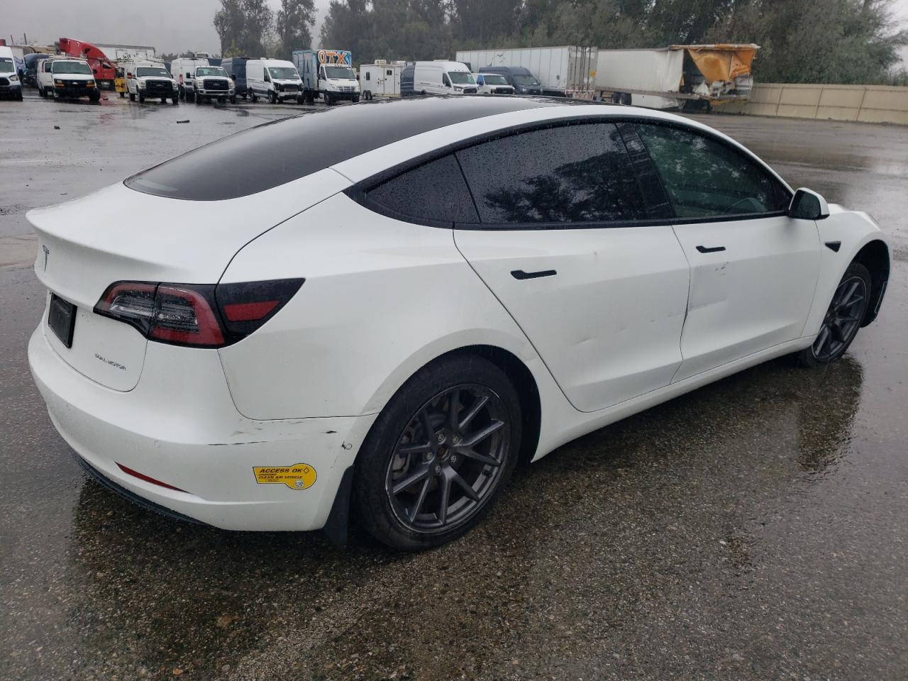 2022 Tesla Model 3 - Фото 3