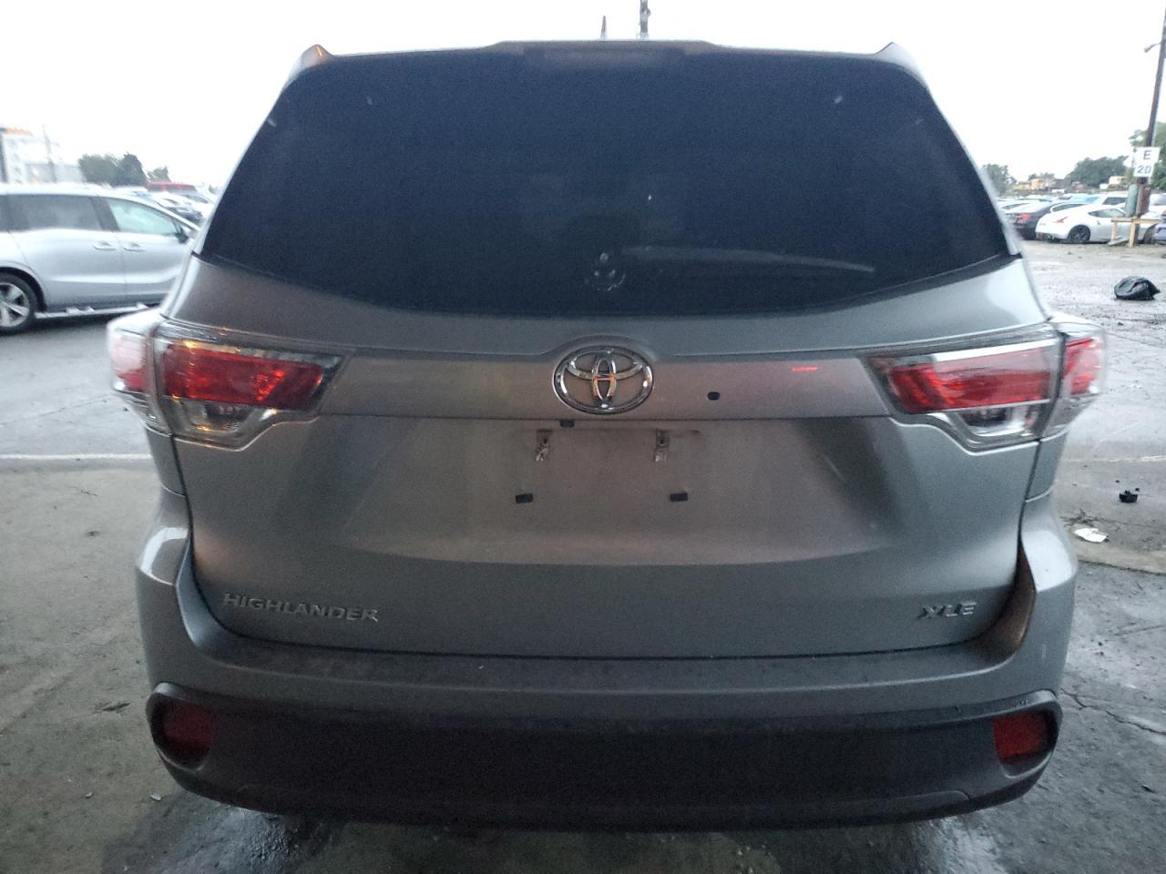 2015 Toyota Highlander Xle - Image 6