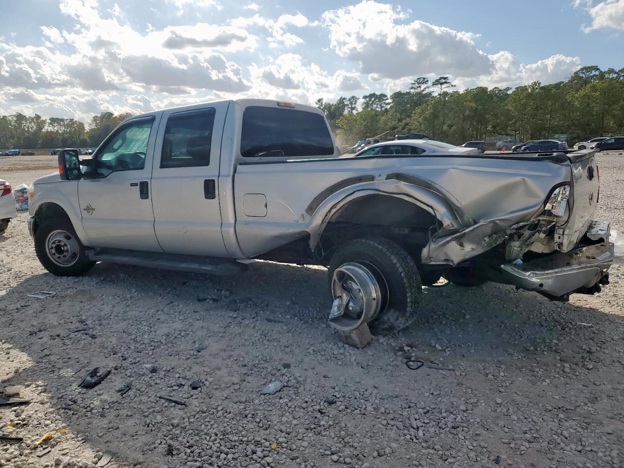 2015 Ford F350 Super Duty - Фото 2